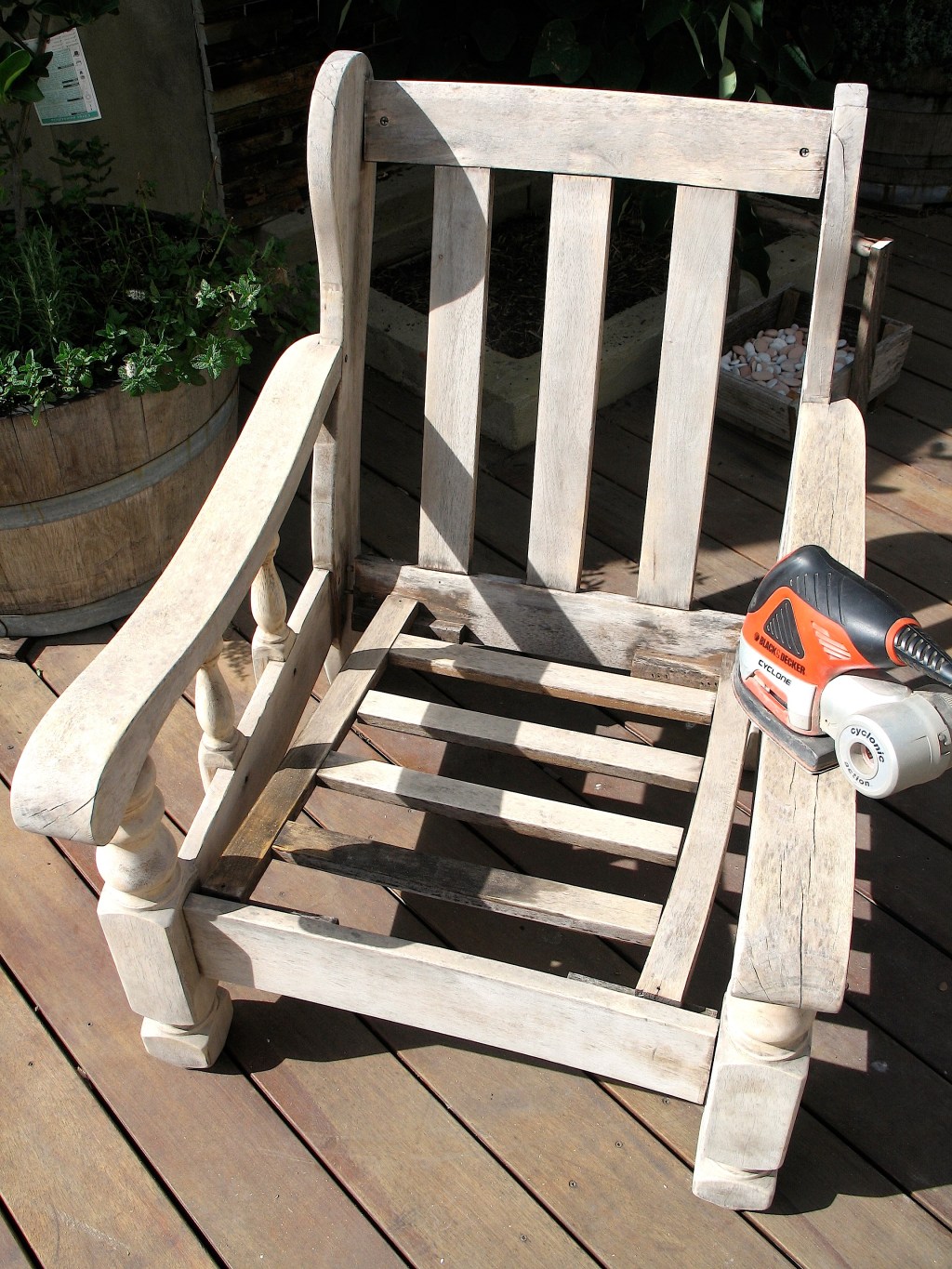 My Footpath find – trash to treasure (chair&nbsp;transformation)